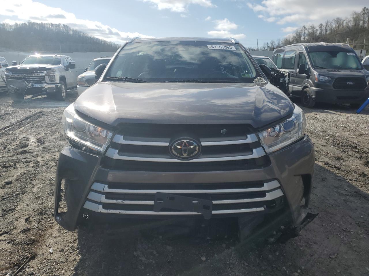 2019 Toyota Highlander Se - Фото 5