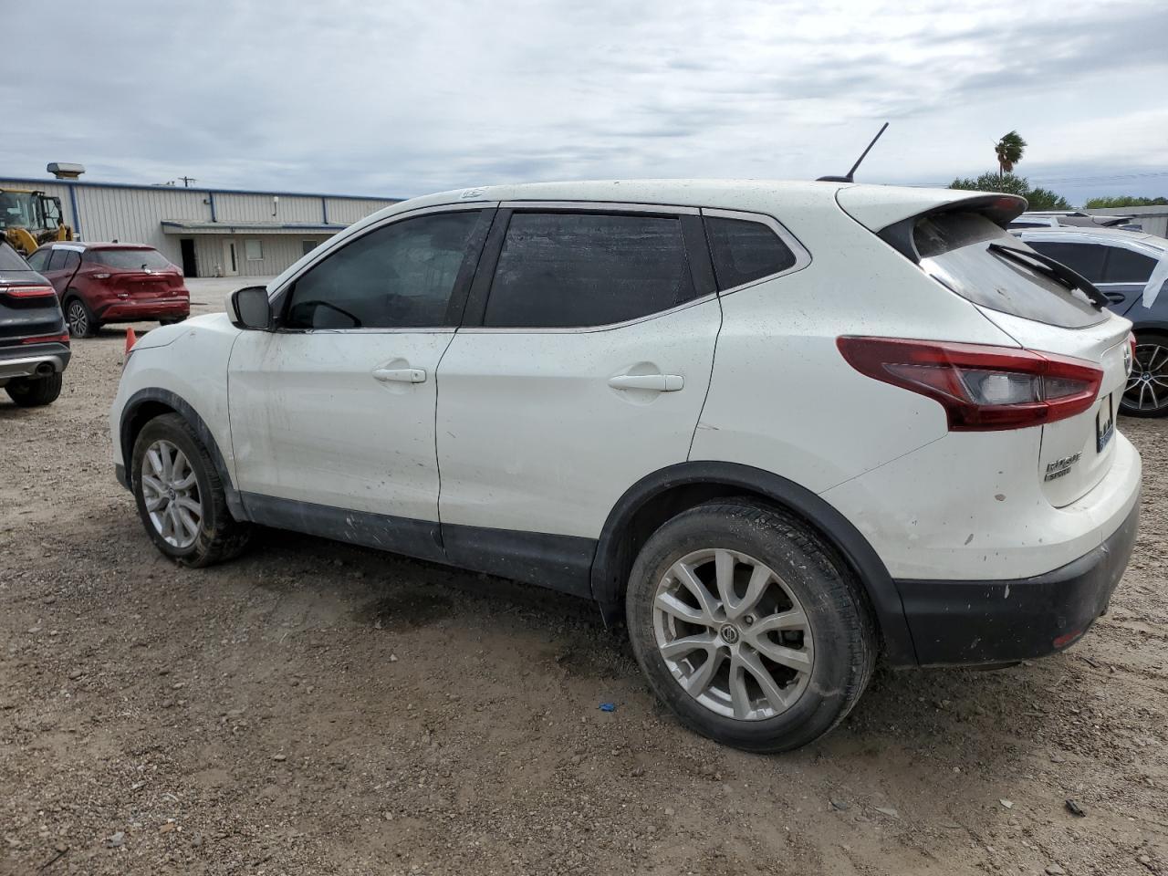 2021 Nissan Rogue Sport S - Фото 2