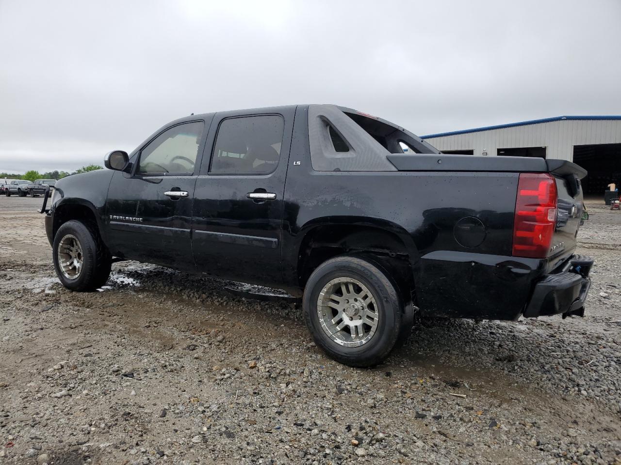 2008 Chevrolet Avalanche C1500 - Image 2