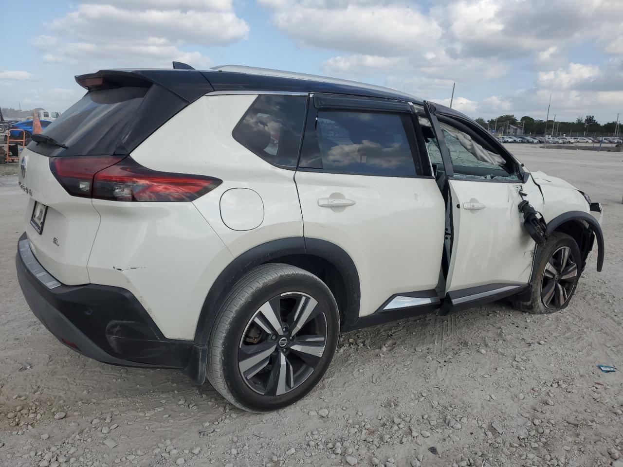 2021 Nissan Rogue Sl - Image 3
