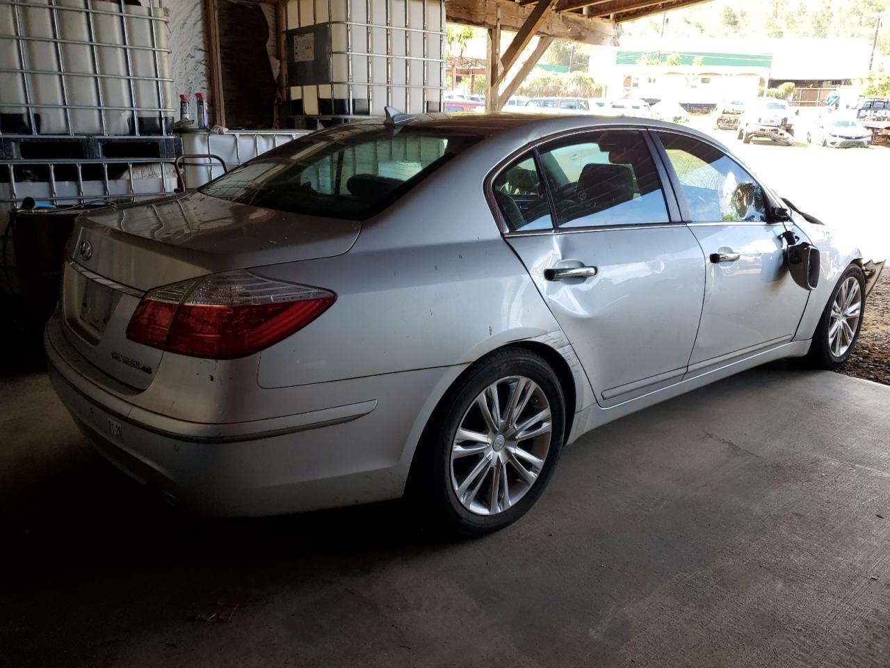 2011 Hyundai Genesis 4.6L - Image 3