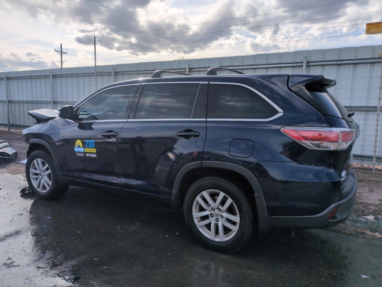 2015 Toyota Highlander Le - Фото 2