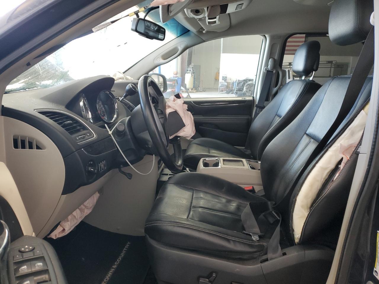 2013 Chrysler Town & Country Touring - Image 7