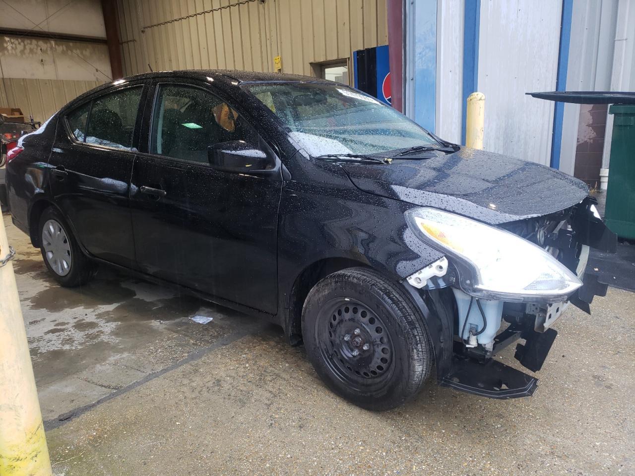 2017 Nissan Versa S - Фото 4