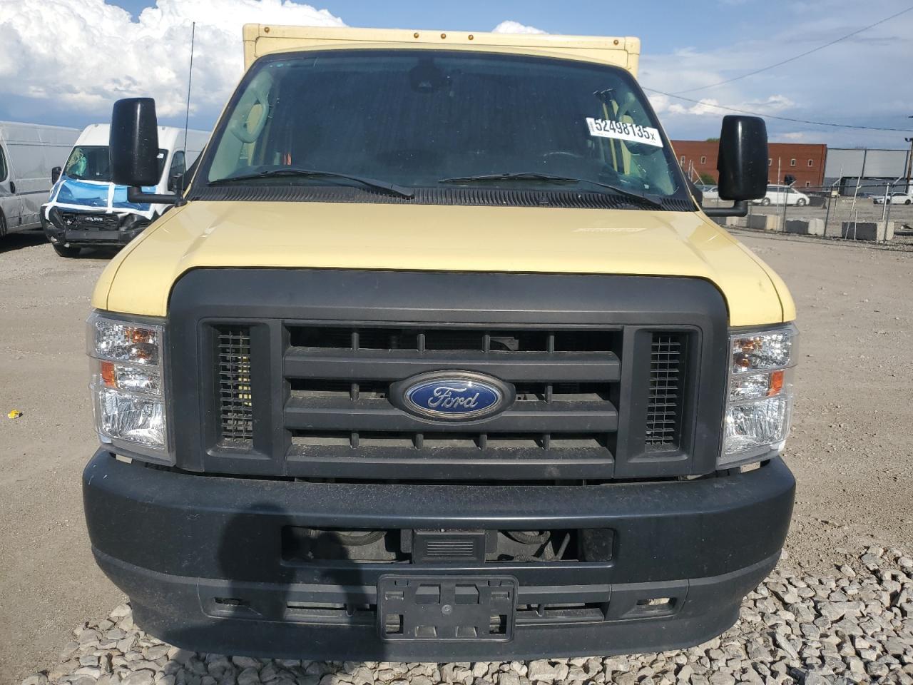 2022 Ford Econoline E450 Super Duty Cutaway Van - Image 5