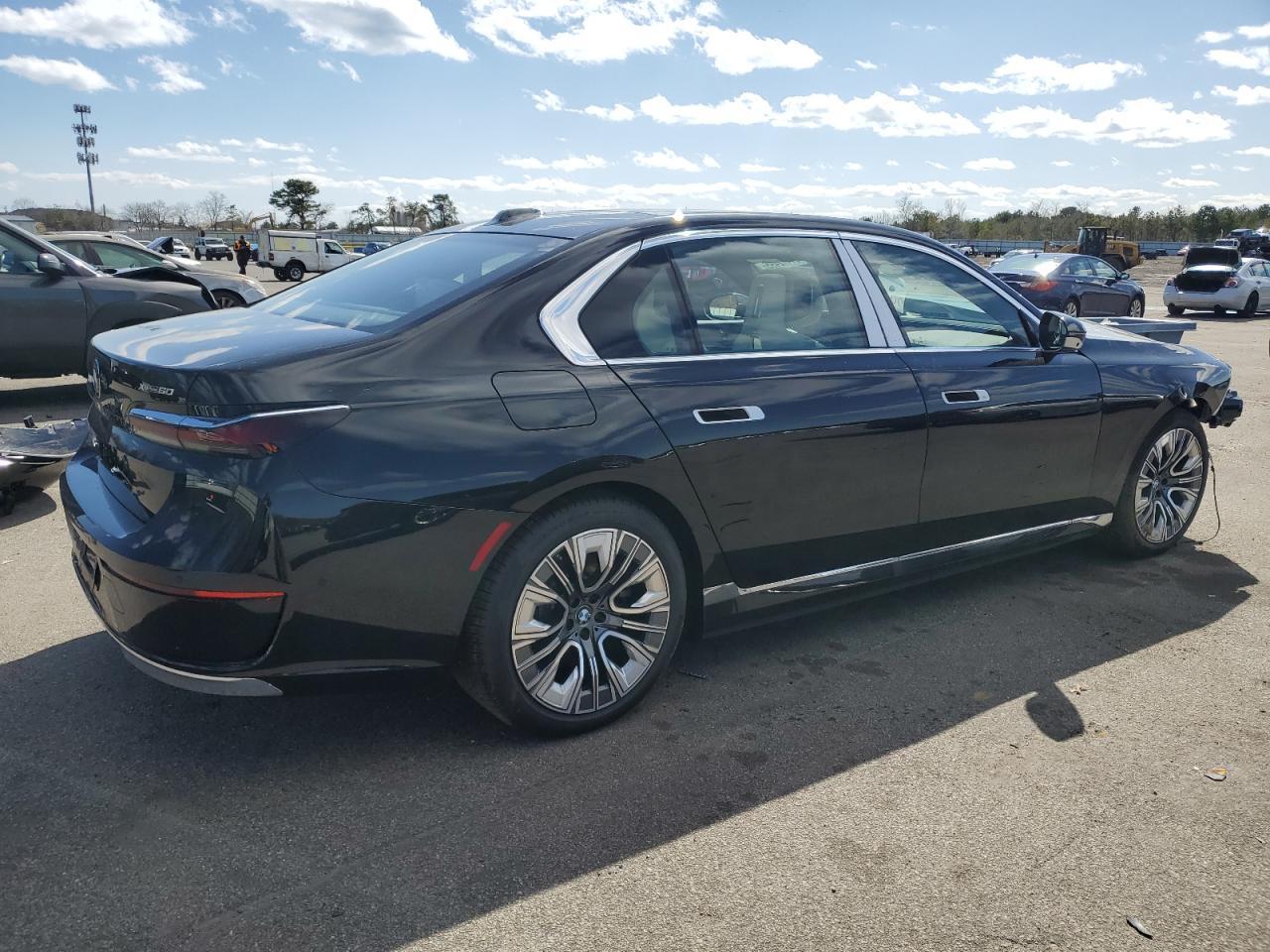 2025 BMW I7 xDrive60 - Фото 3