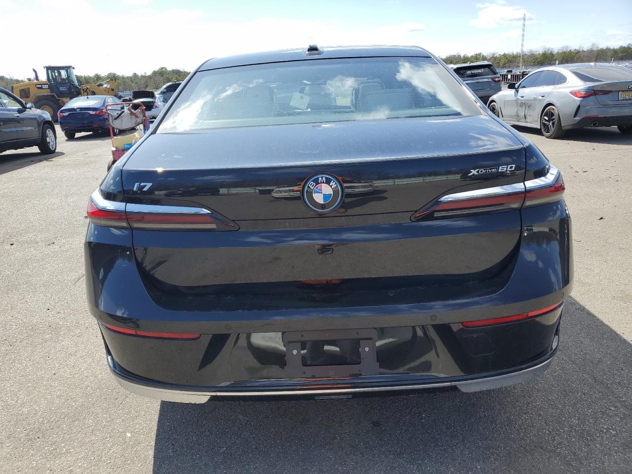 2025 BMW I7 xDrive60 - Фото 6