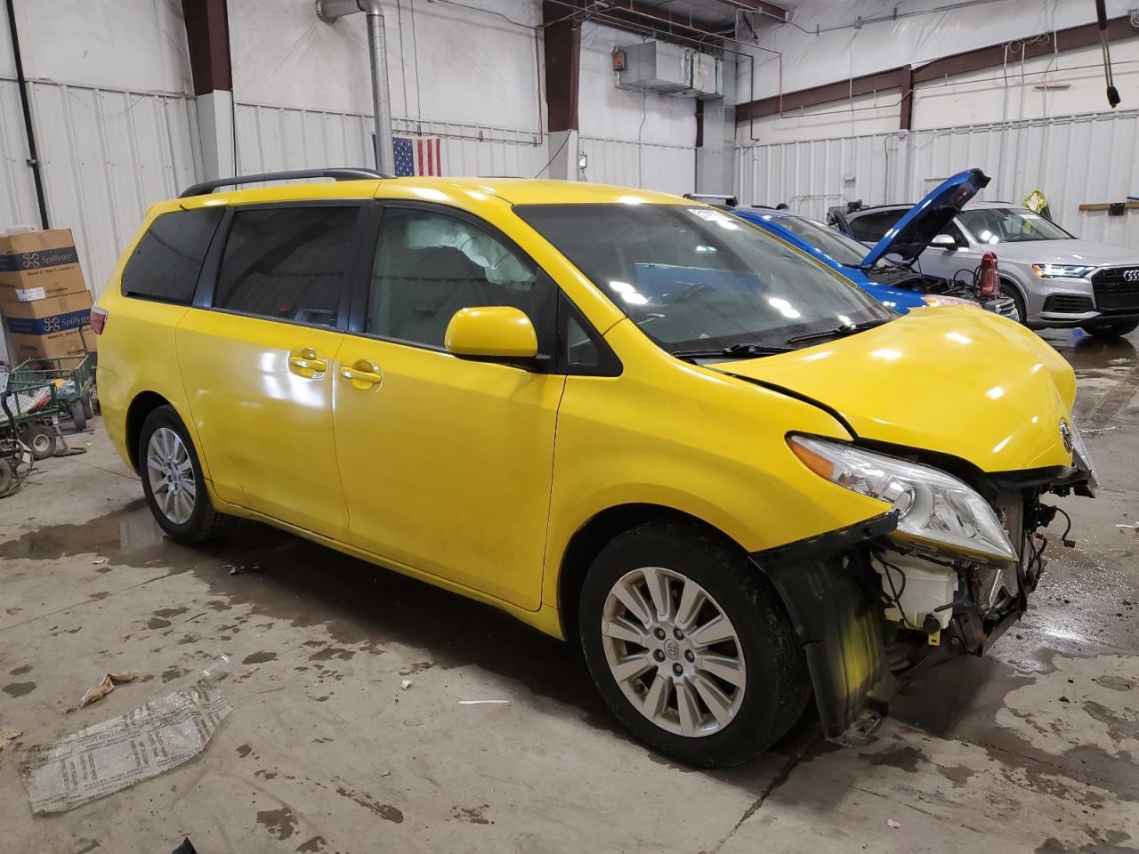 2015 Toyota Sienna Le - Image 4