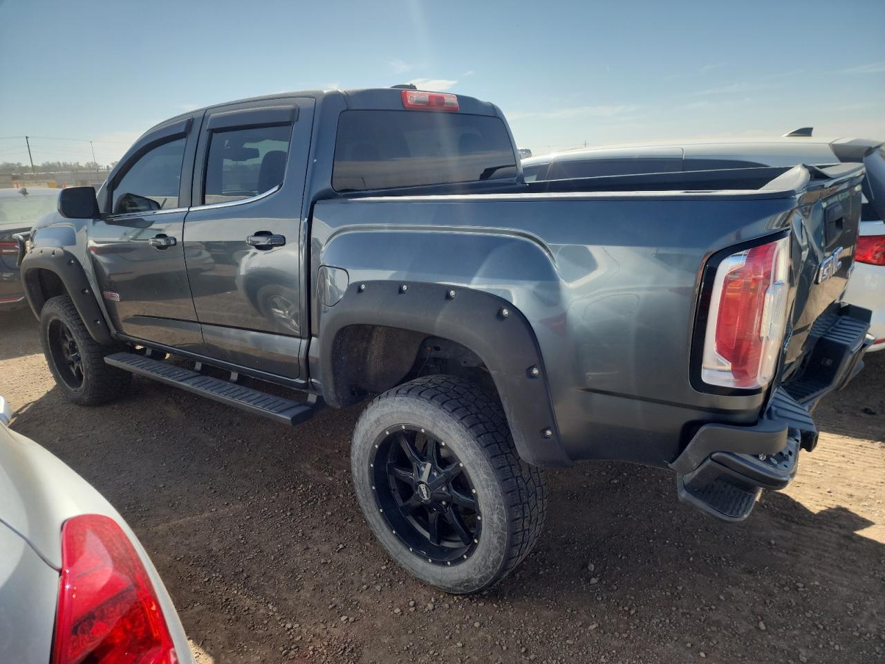 2015 GMC Canyon Sle - Image 2
