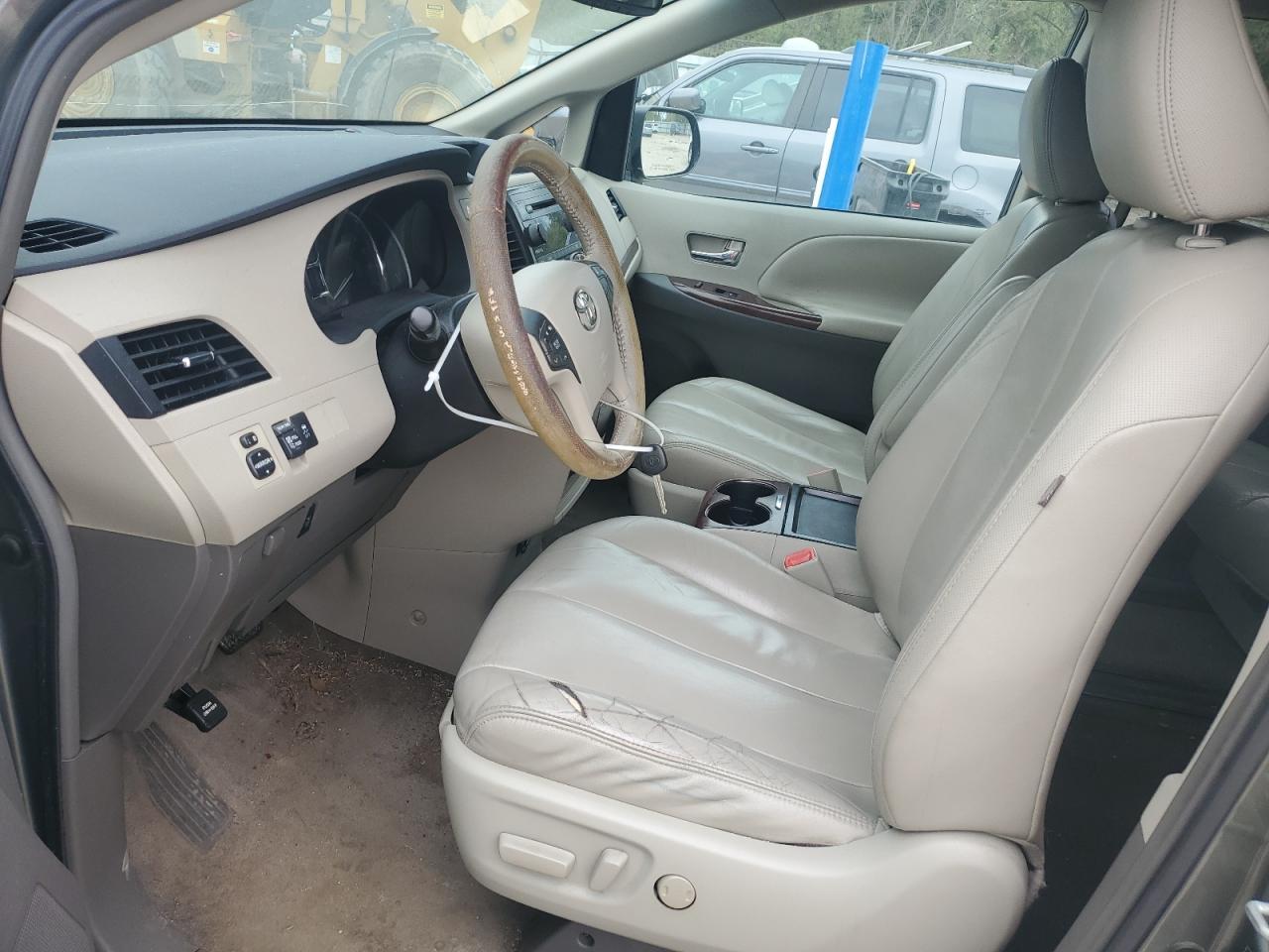 2011 Toyota Sienna Xle - Image 7