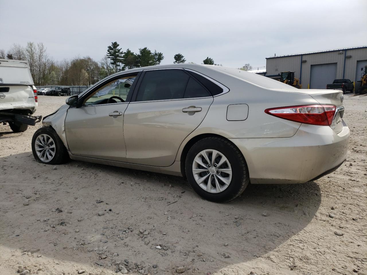 2016 Toyota Camry Le - Фото 2