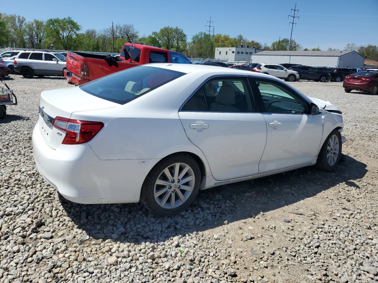2014 Toyota Camry Se - Image 3