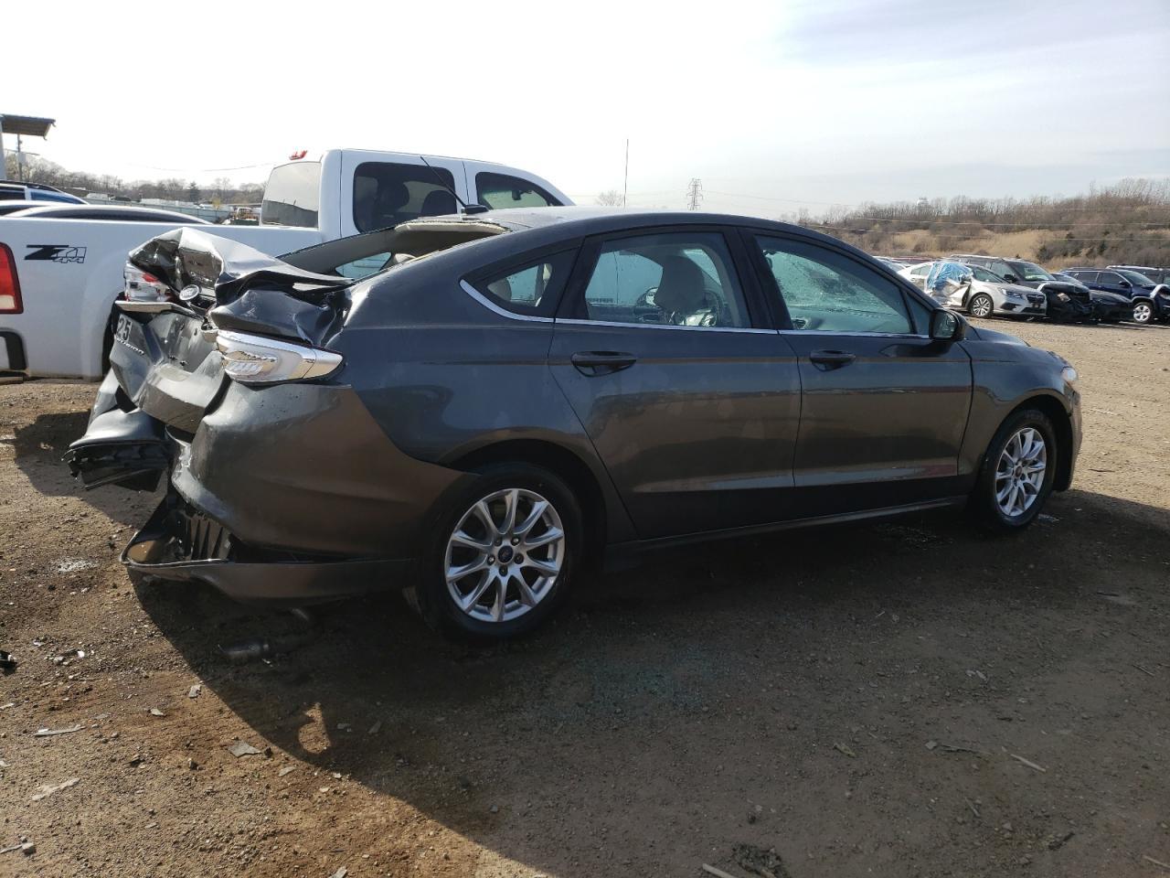 2017 Ford Fusion S - Фото 3