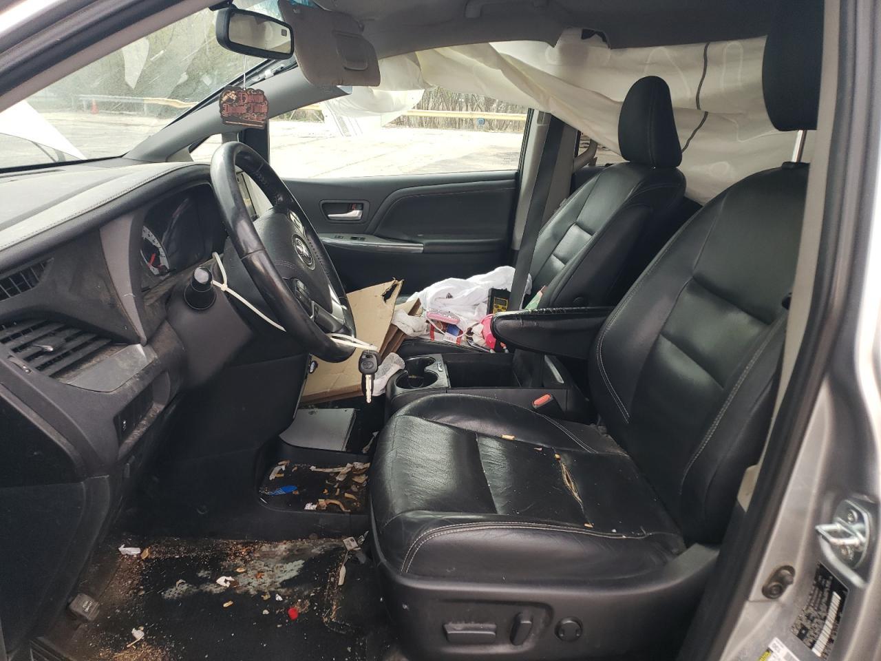 2015 Toyota Sienna Sport - Фото 7