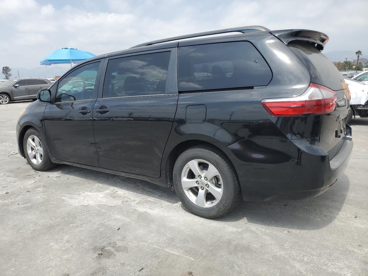 2015 Toyota Sienna Le - Фото 2