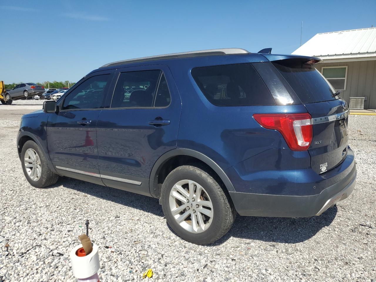 2017 Ford Explorer Xlt - Image 2