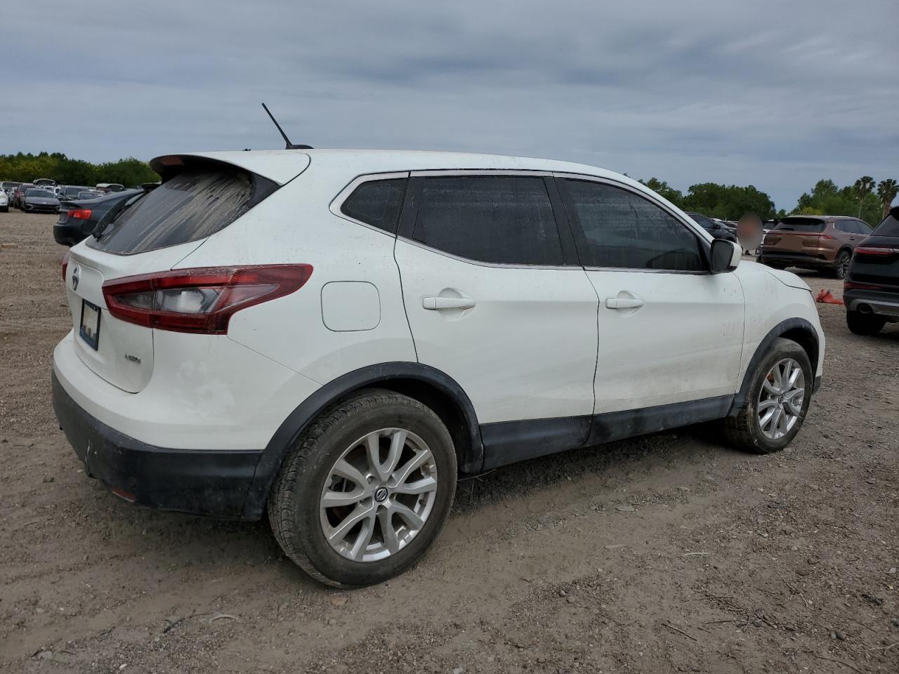 2021 Nissan Rogue Sport S - Фото 3