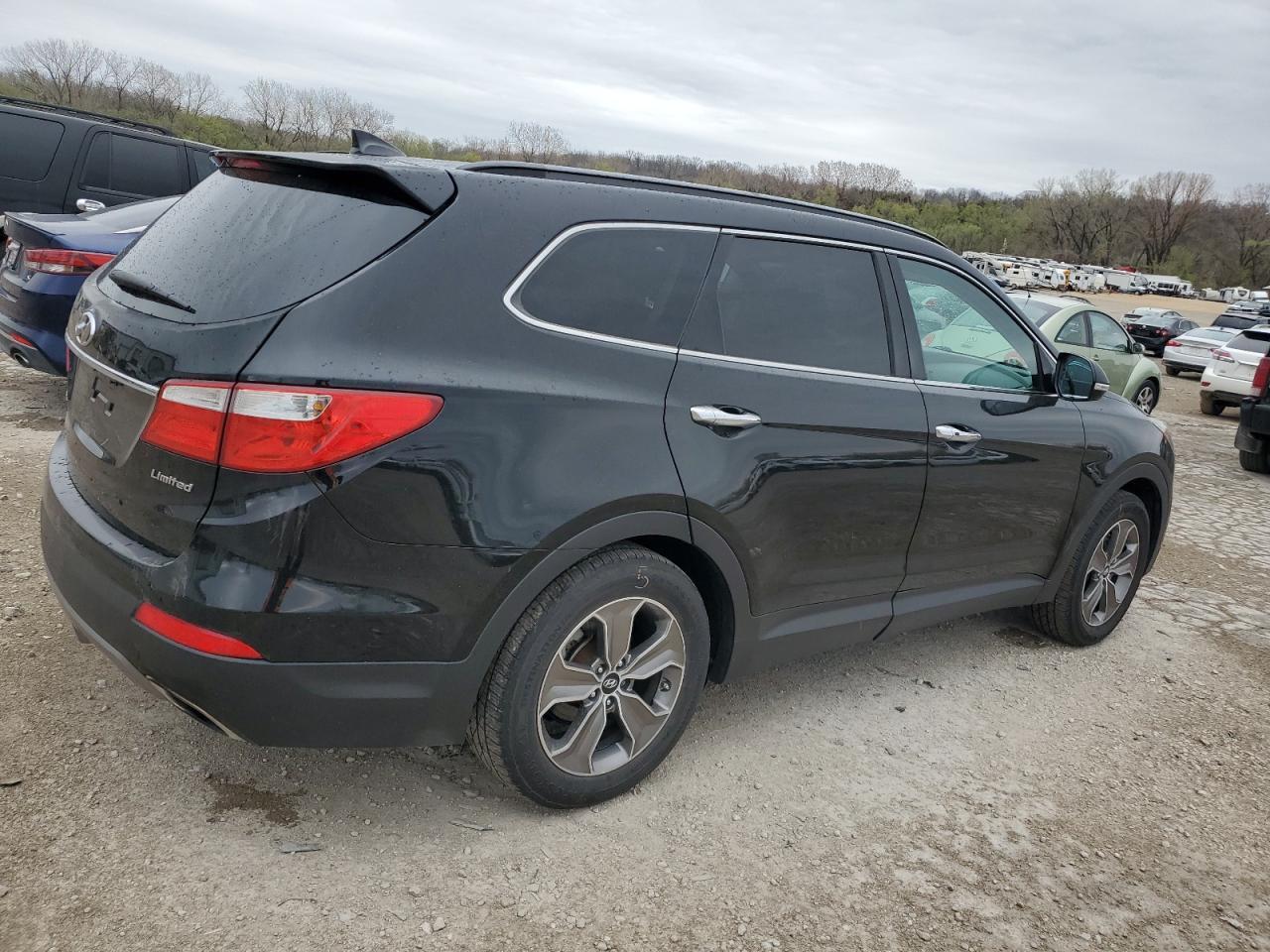 2014 Hyundai Santa Fe Gls - Image 3