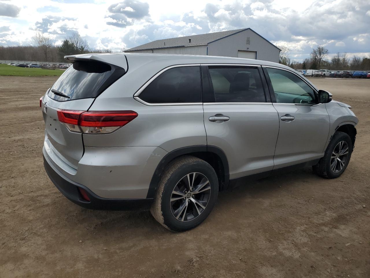 2019 Toyota Highlander Le - Image 3