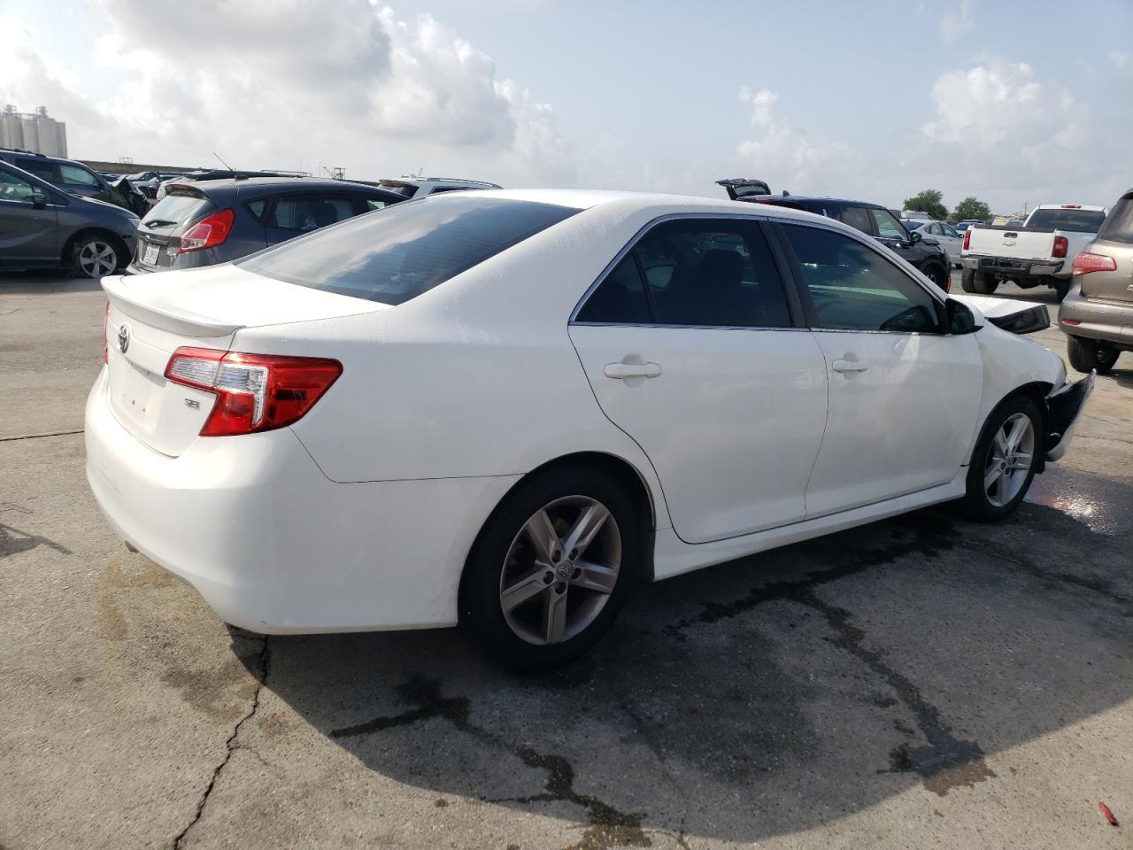 2014 Toyota Camry L - Фото 3
