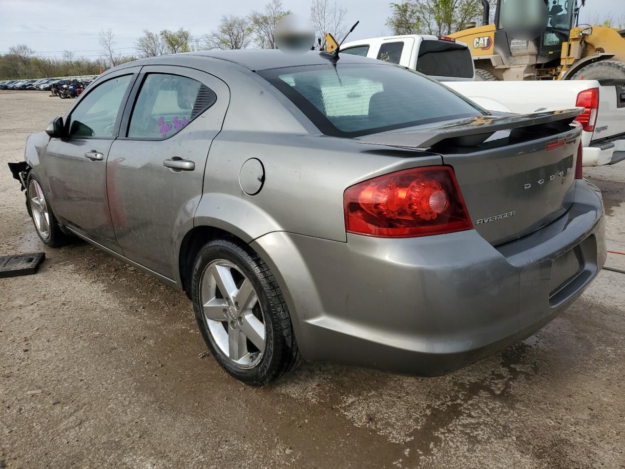 2011 Dodge Avenger Lux - Image 2