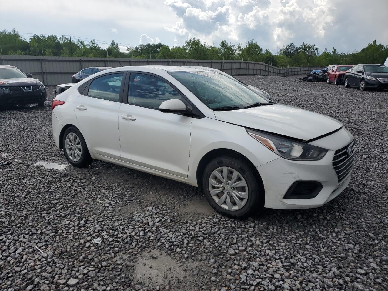 2021 Hyundai Accent Se - Фото 4