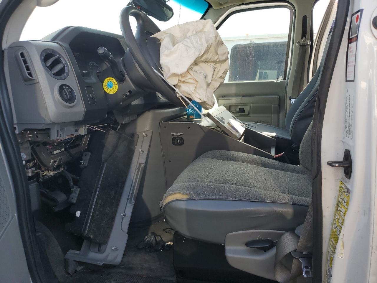 2014 Ford Econoline E350 Super Duty Van - Image 7