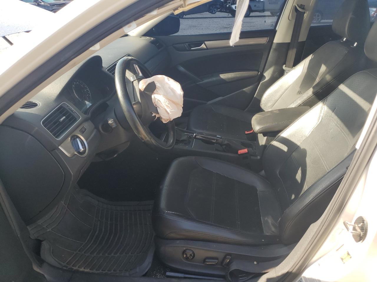 2015 Volkswagen Passat S - Image 7