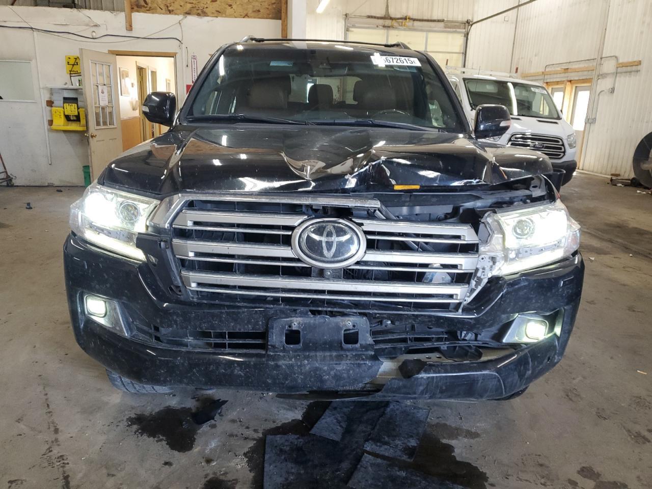 2017 Toyota Land Cruiser - Image 5