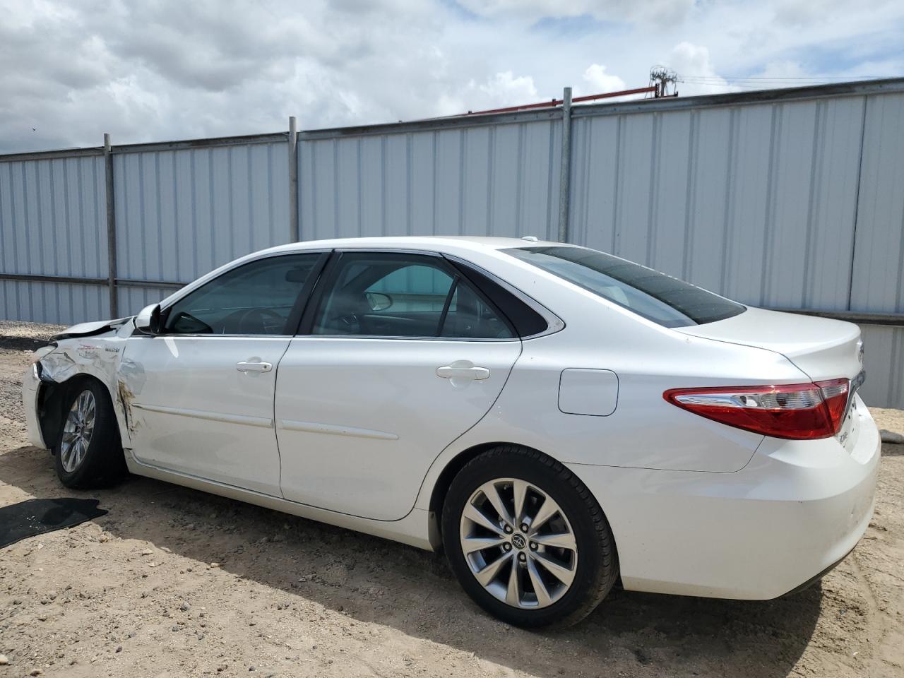 2015 Toyota Camry Hybrid - Фото 2