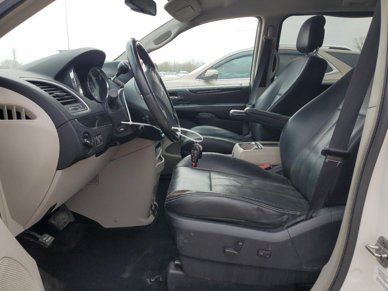 2012 Chrysler Town & Country Touring - Image 7