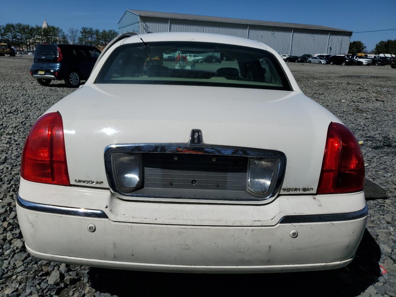 2003 Lincoln Town Car Signature - Фото 6