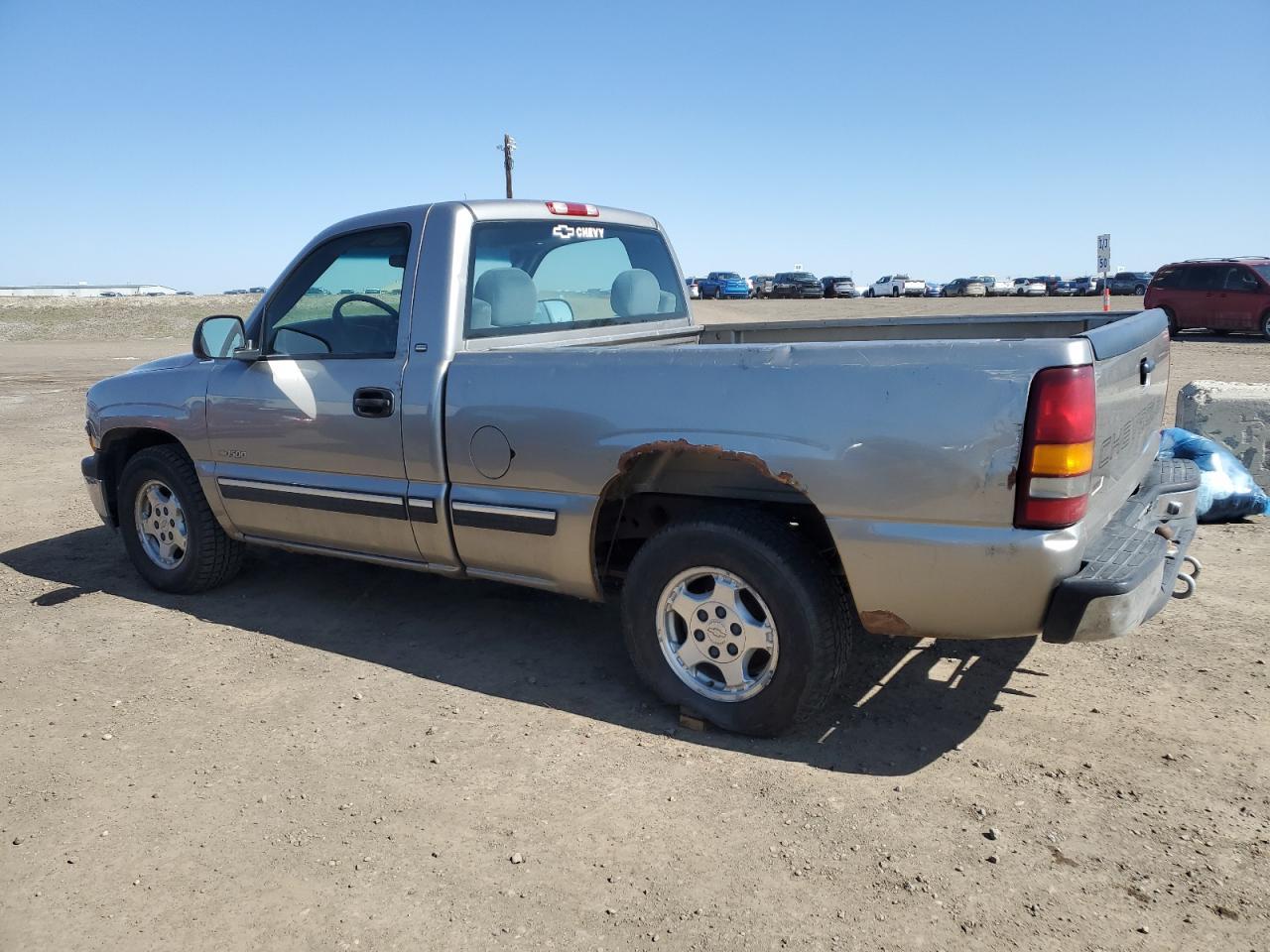 2000 Chevrolet Silverado C1500 - Image 2