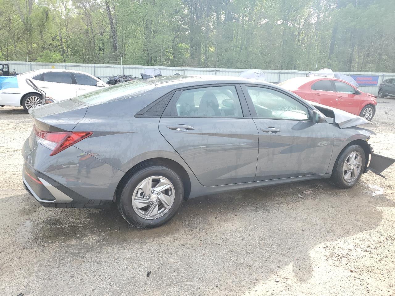 2025 Hyundai Elantra Se - Фото 3