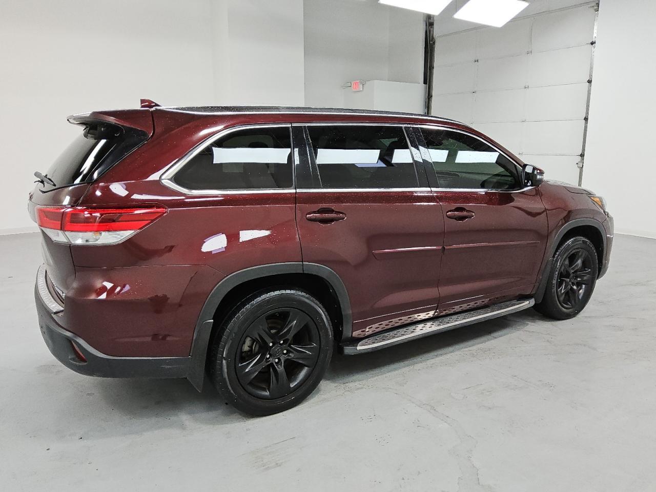 2019 Toyota Highlander Limited Platinum - Image 3