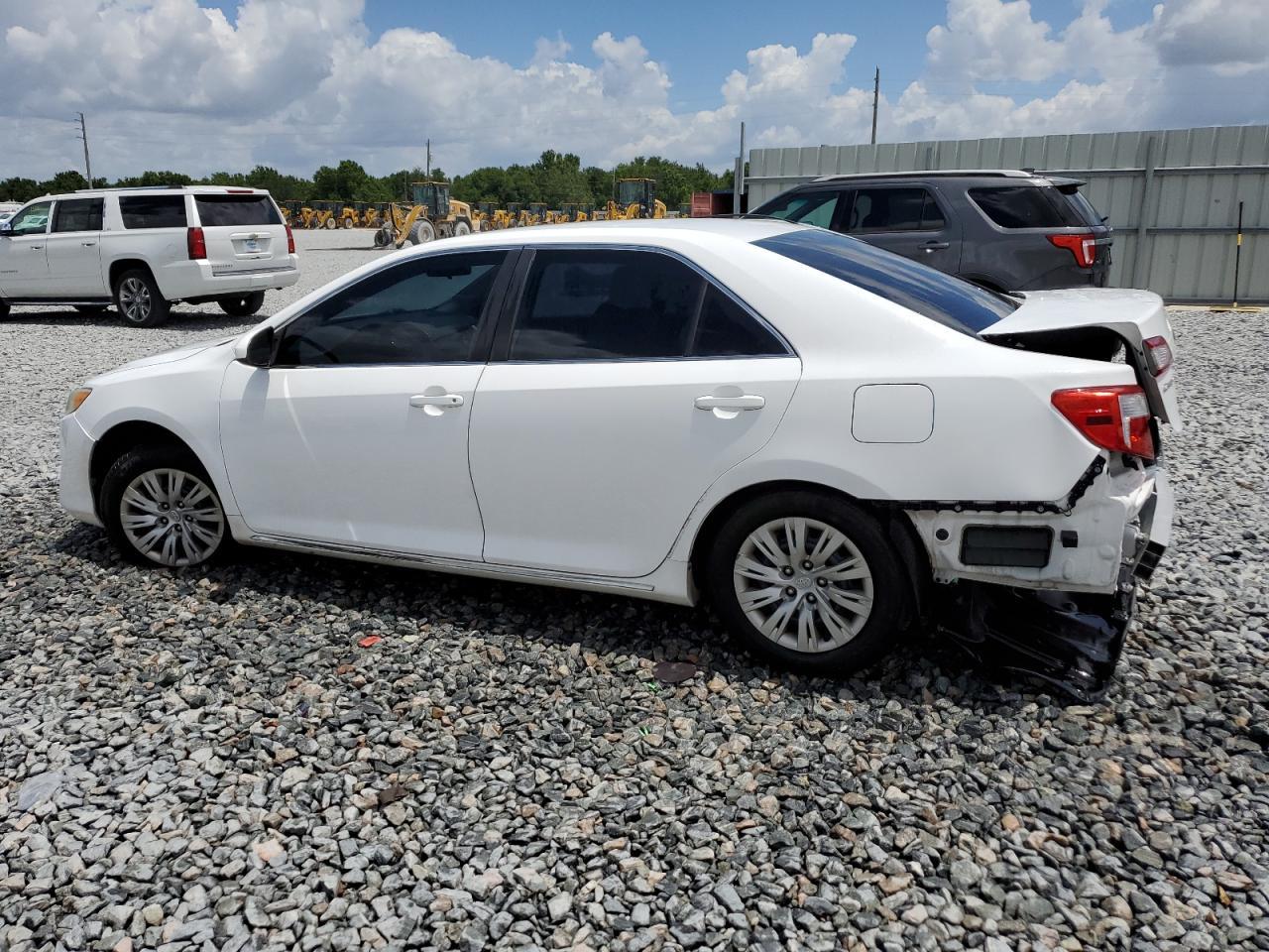 2014 Toyota Camry L - Фото 2