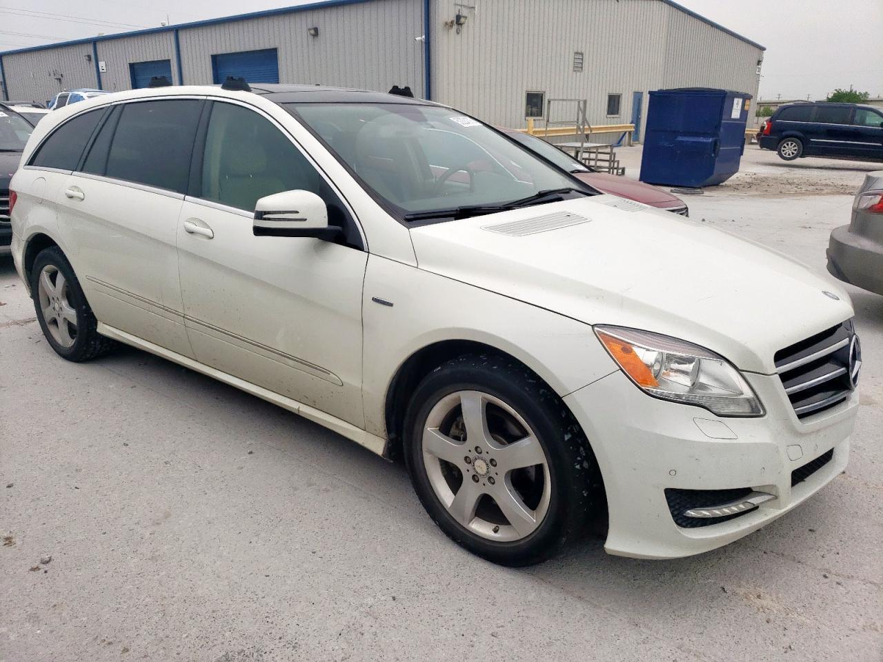 2012 Mercedes-Benz R 350 4Matic - Image 4