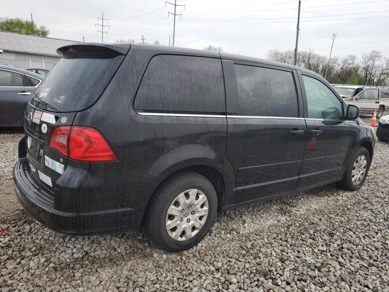 2011 Volkswagen Routan - Image 3