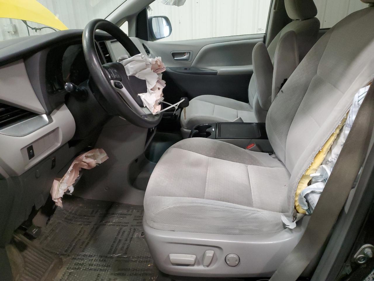 2015 Toyota Sienna Le - Image 7