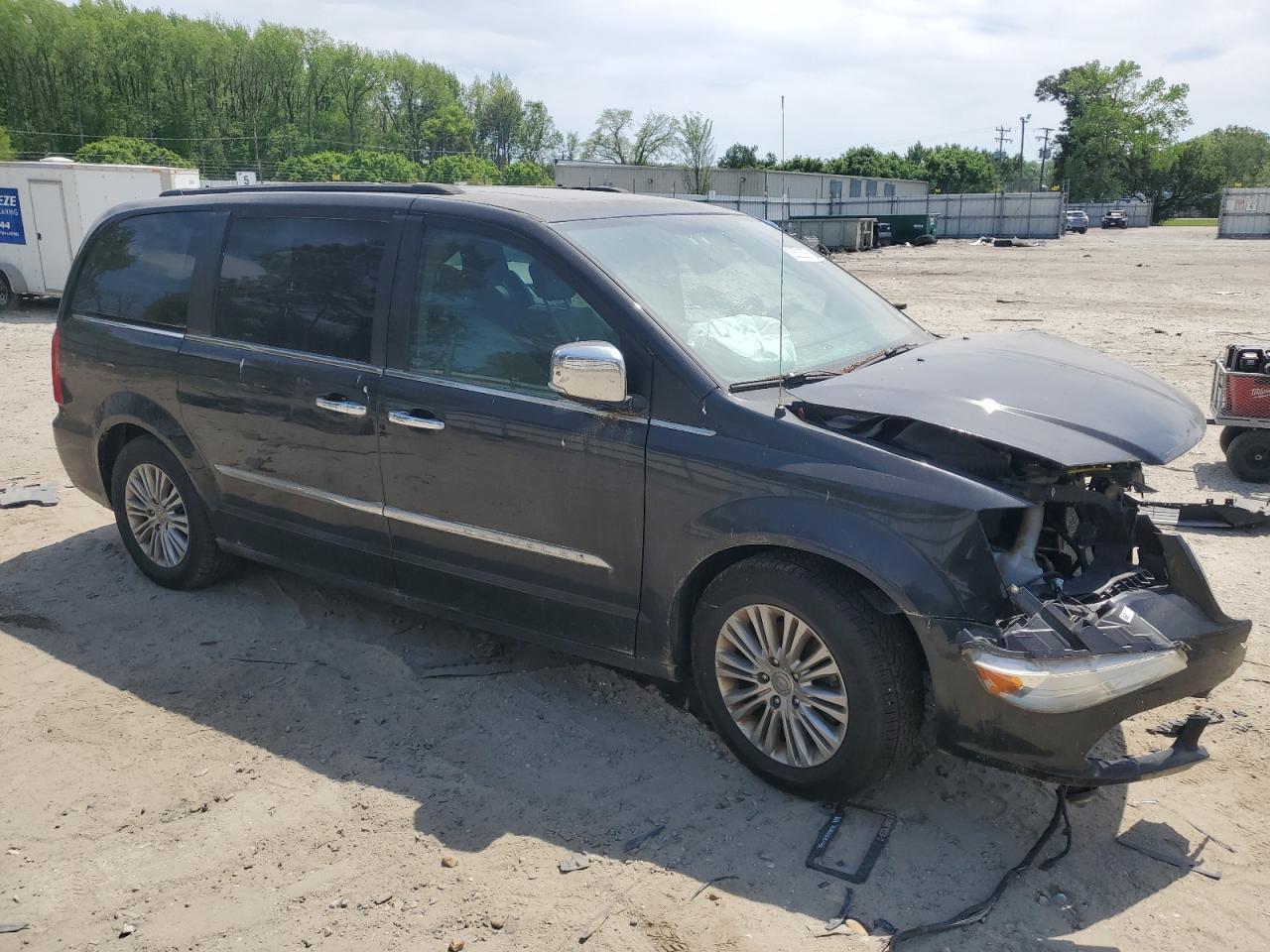 2016 Chrysler Town & Country Touring L - Фото 4