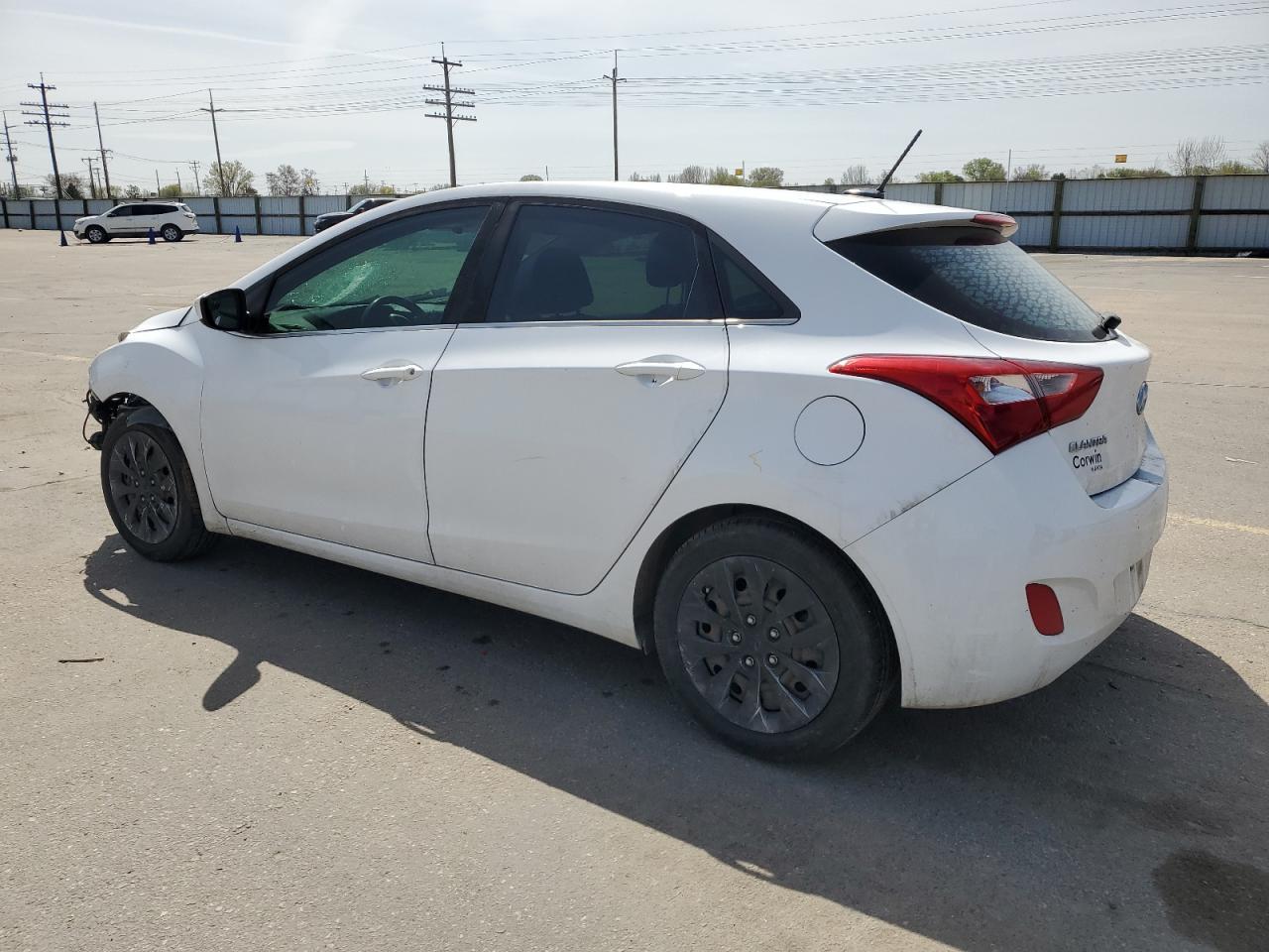 2017 Hyundai Elantra Gt - Image 2