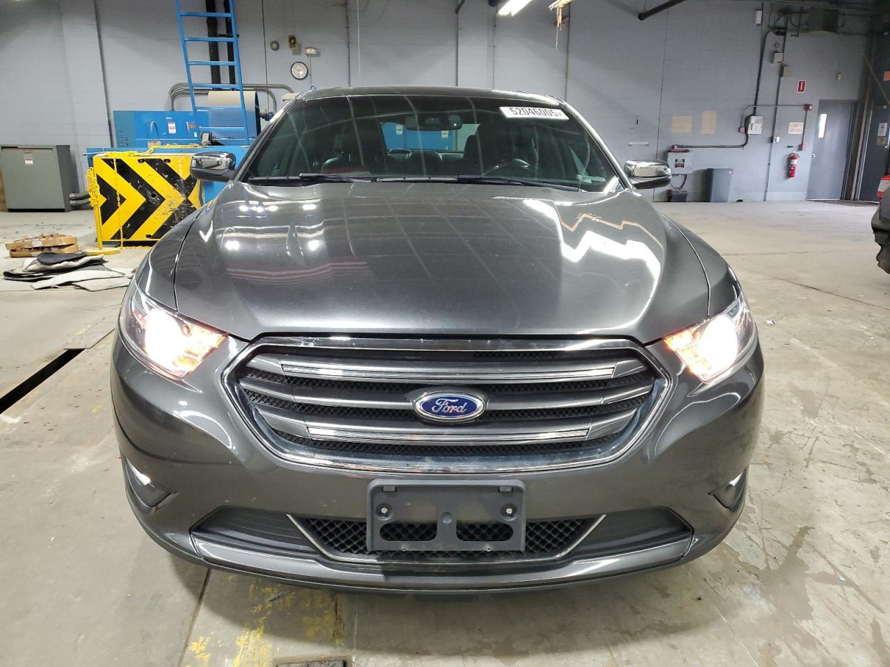 2015 Ford Taurus Limited - Image 5