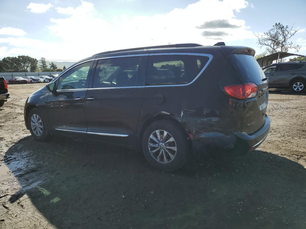 2017 Chrysler Pacifica Touring L - Фото 2