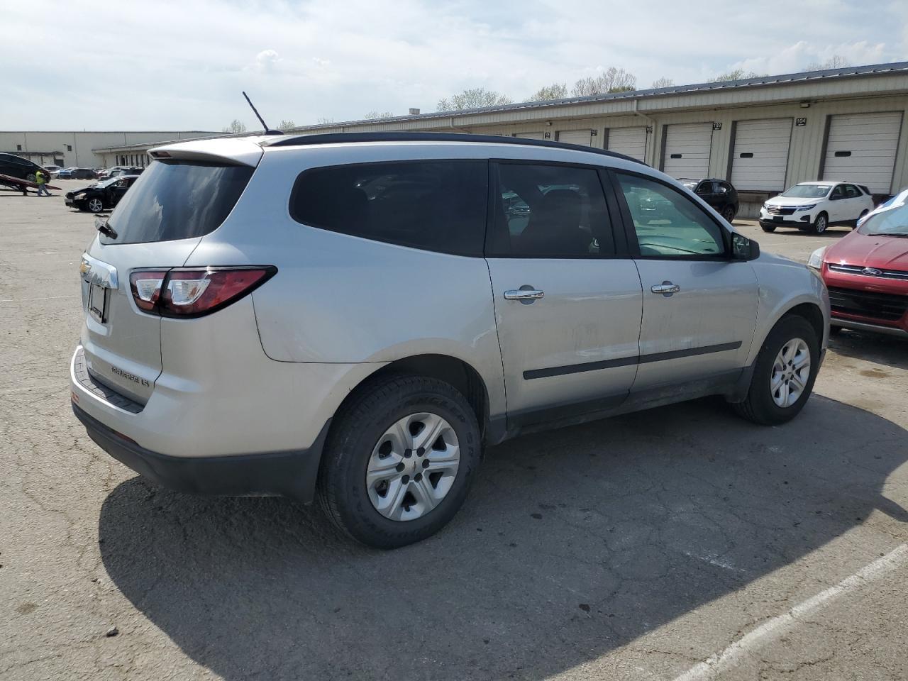 2015 Chevrolet Traverse Ls - Фото 3