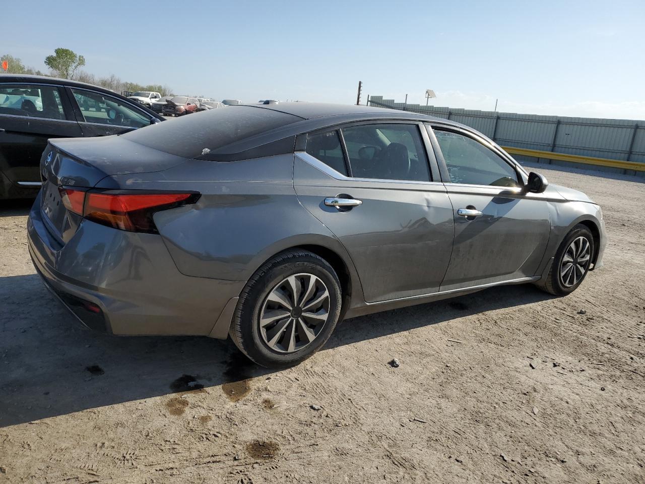2019 Nissan Altima S - Image 3