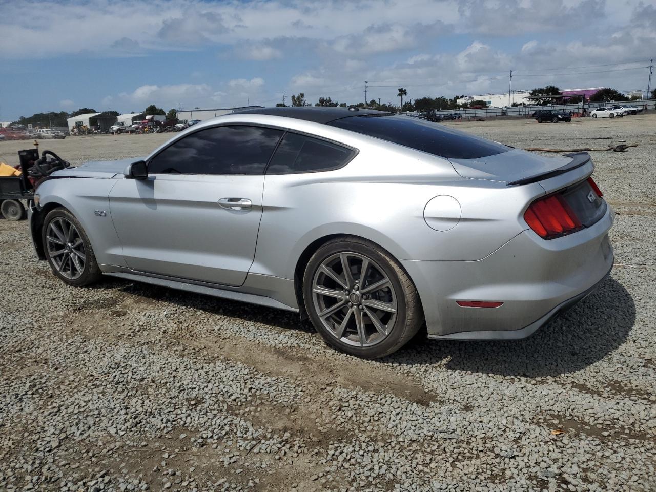 2015 Ford Mustang Gt - Фото 2