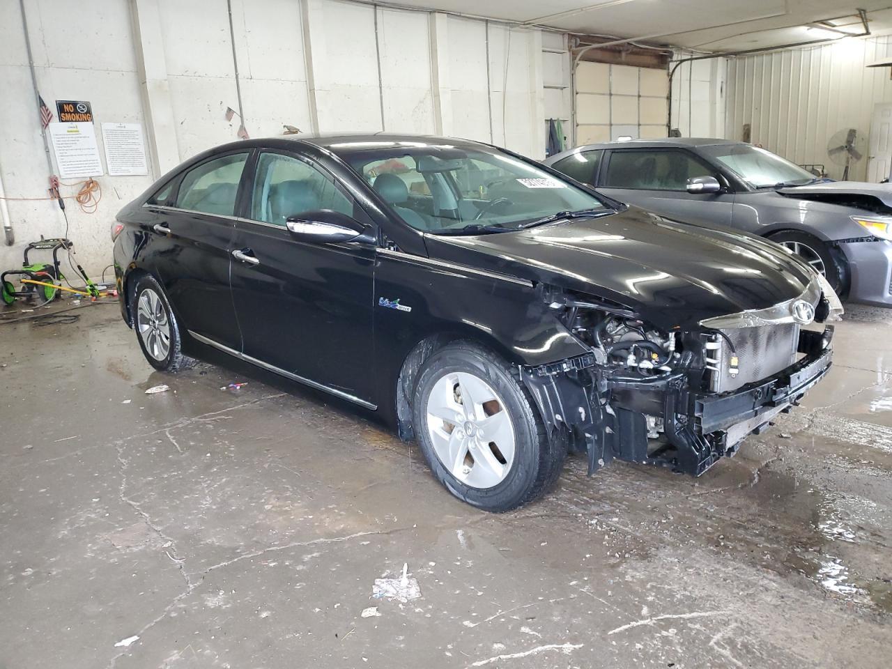 2013 Hyundai Sonata Hybrid - Image 4