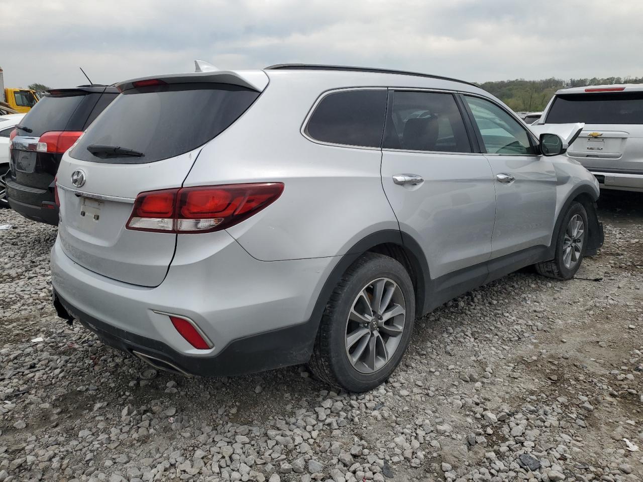 2017 Hyundai Santa Fe Se - Image 3