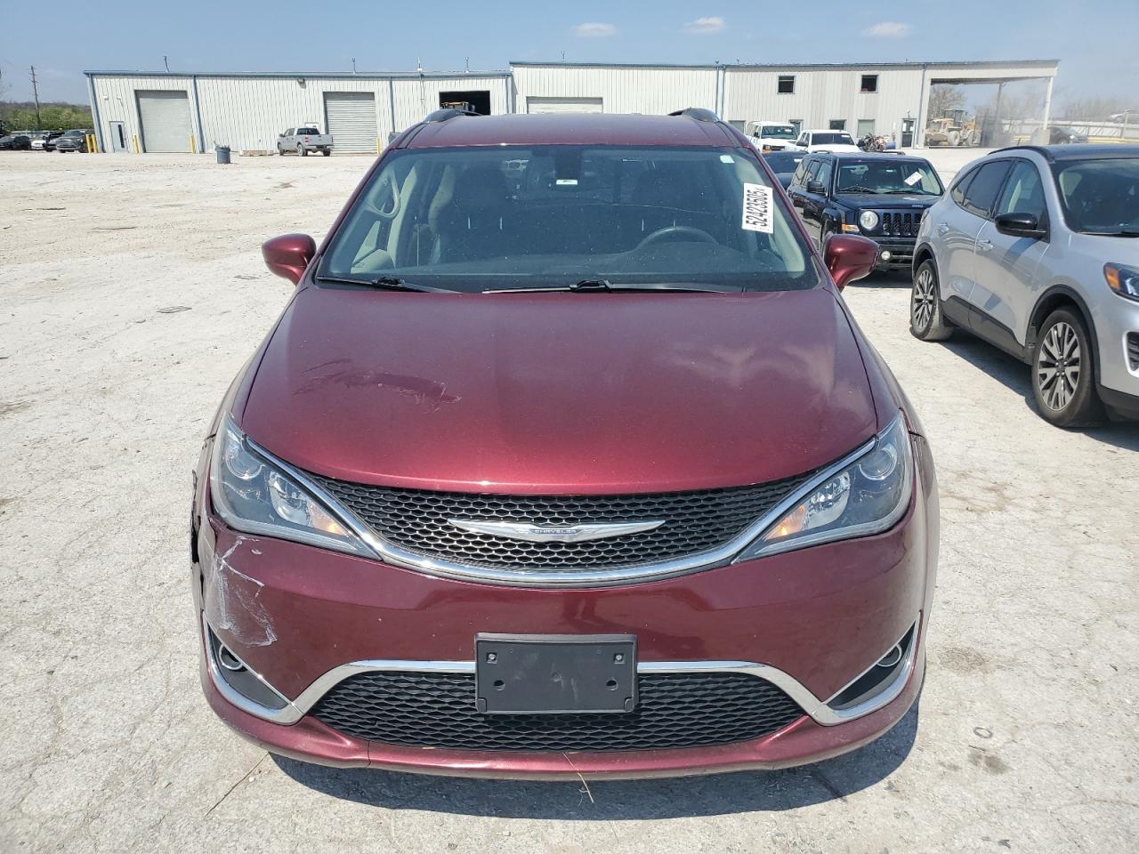 2017 Chrysler Pacifica Touring L Plus - Фото 5