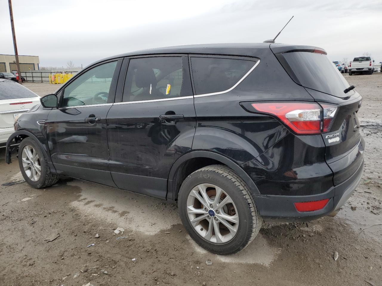 2017 Ford Escape Se - Фото 2